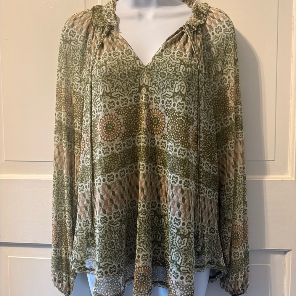 Harper Green Boho style top NWOT